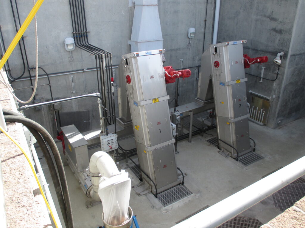 Vulcan VMR screens with conveyor and EWP wash press